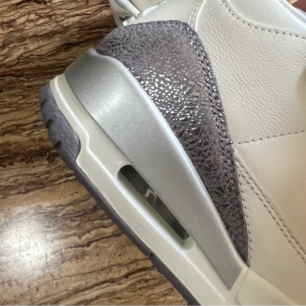 2025 WMNs Air Jordan Retro 3 “Sail Metallic Silver” - Picture 7 of 10